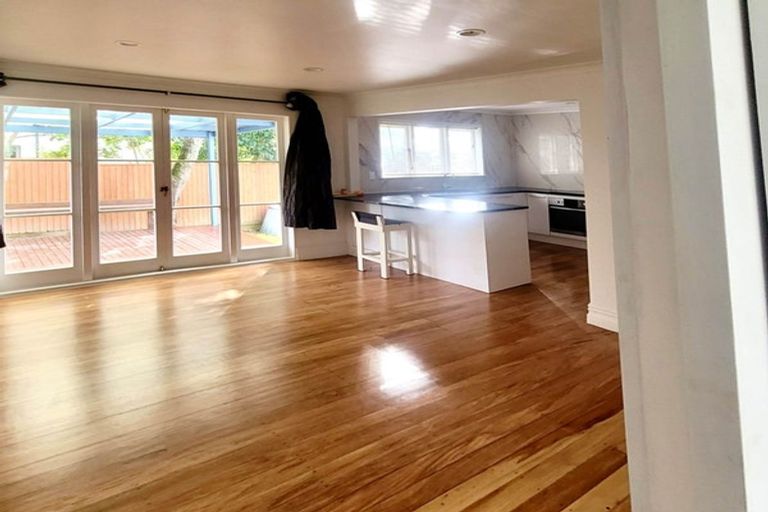 Photo of property in 1/110 Lynwood Road, New Lynn, Auckland, 0600