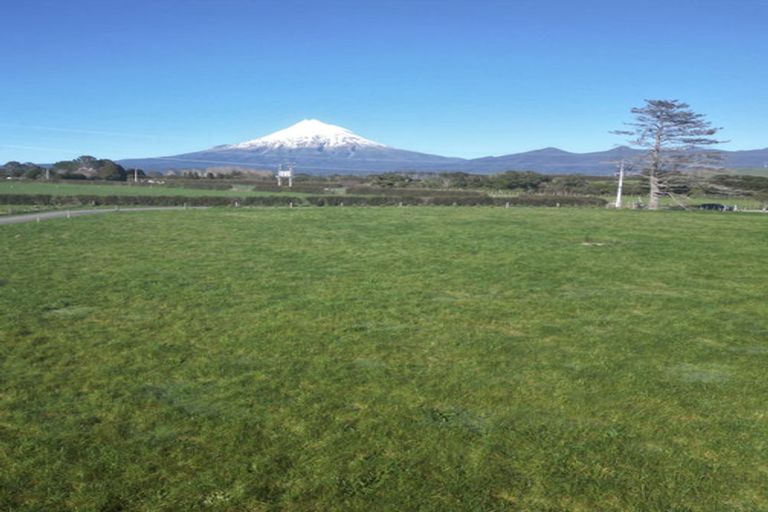 Photo of property in 1529 Egmont Road, Egmont Village, 4386