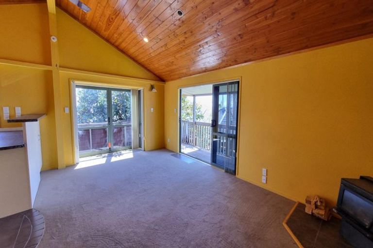 Photo of property in 62 Divich Avenue, Te Atatu South, Auckland, 0610