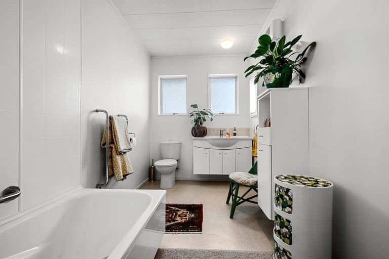 Photo of property in 4/12 Beach Street, Fitzroy, New Plymouth, 4312