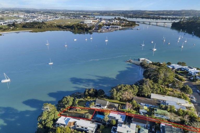 Photo of property in 2/11 Beach Haven Road, Beach Haven, Auckland, 0626