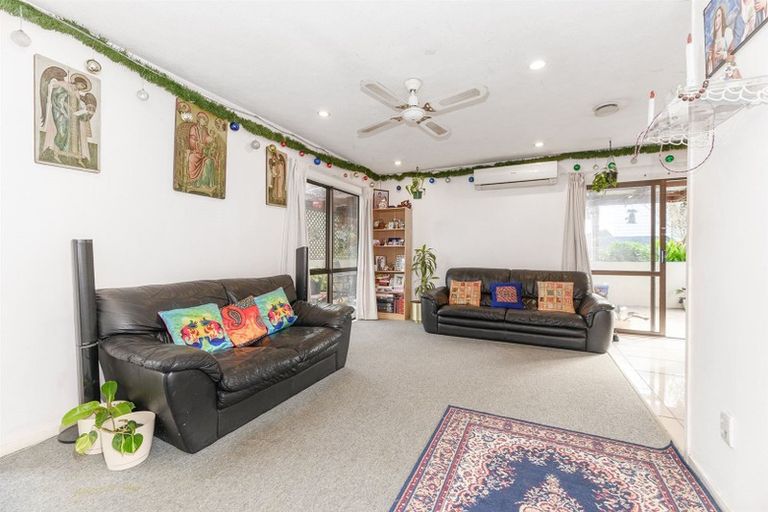 Photo of property in 2/48 Lavelle Road, Henderson, Auckland, 0612