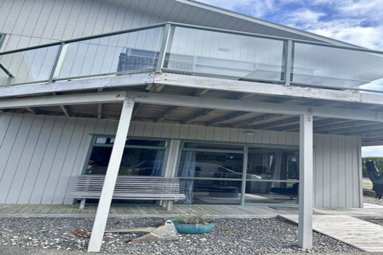 Photo of property in 84 Shakespear Road, Army Bay, Whangaparaoa, 0930