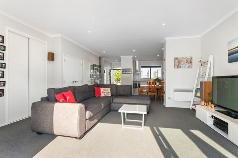 Photo of property in 10 Rangihina Road, Hobsonville, Auckland, 0616