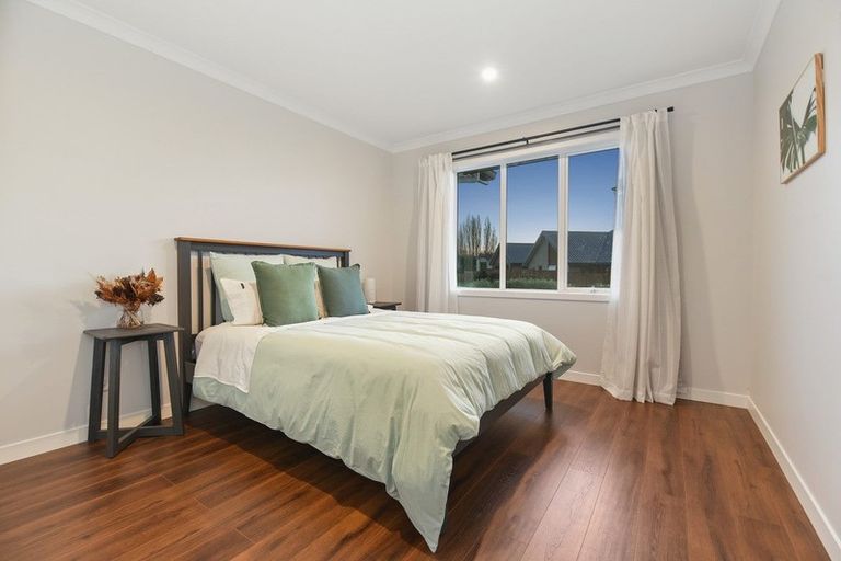 Photo of property in 24 Clifford Close, Leamington, Cambridge, 3432