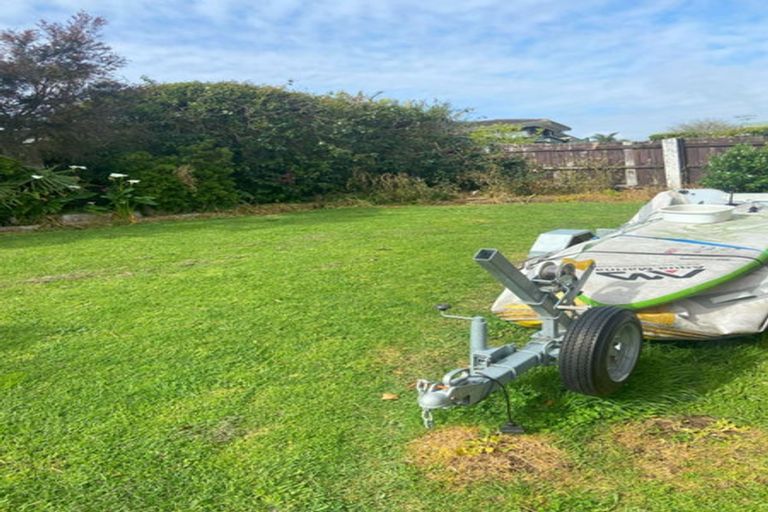 Photo of property in 18 Prince Regent Drive, Half Moon Bay, Auckland, 2012