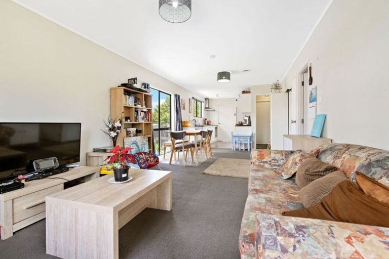 Photo of property in 2/70 Palmers Road, Clendon Park, Auckland, 2103