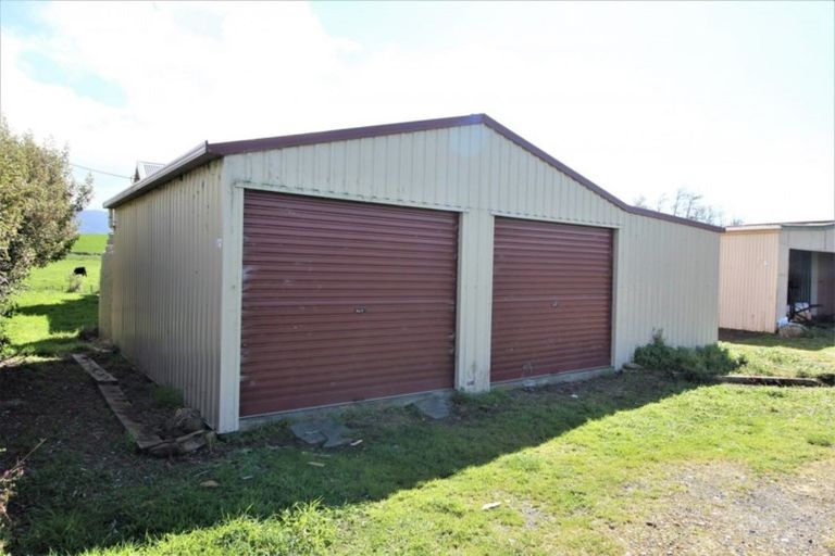 Photo of property in 24 Lovell Road, Woodville, 4998