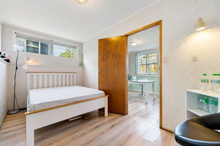 Photo of property in 14 Jonathan Place, Sunnynook, Auckland, 0620