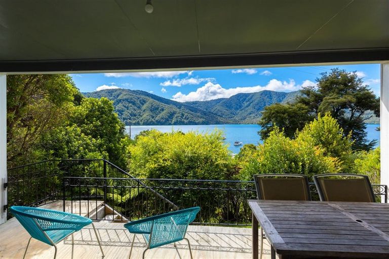 Photo of property in 1974 Queen Charlotte Drive, Momorangi Bay, Picton, 7281