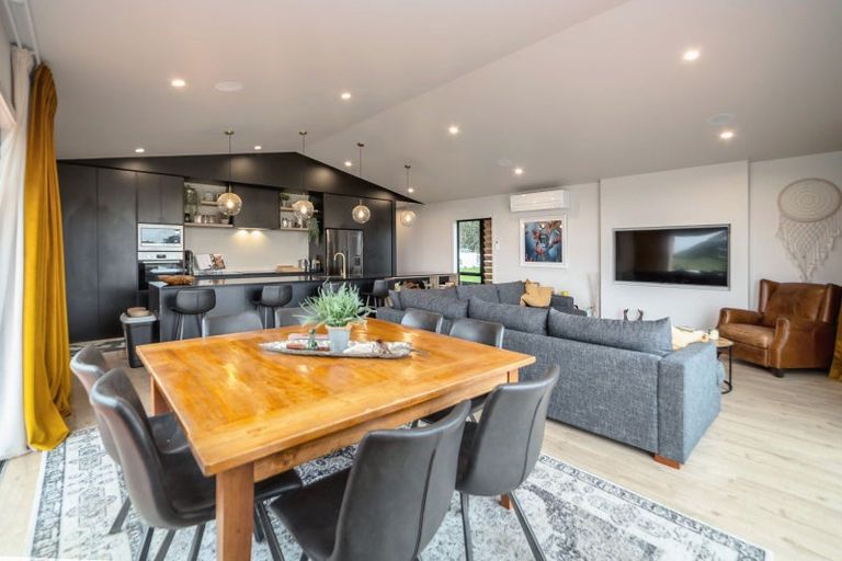 Photo of property in 52 Cross Creek Road, Western Lake, Featherston, 5773