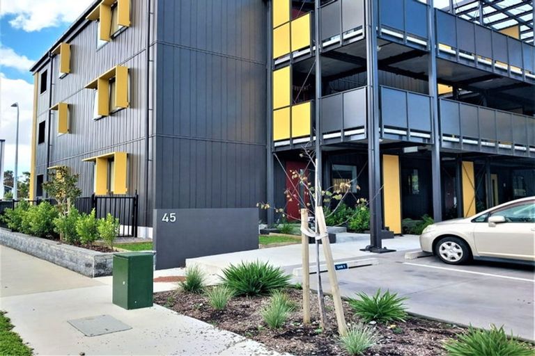 Photo of property in 2/45 Cessna Crescent, Mangere, Auckland, 2022