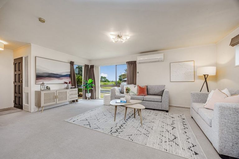 Photo of property in 1 Elrita Place, Conifer Grove, Takanini, 2112