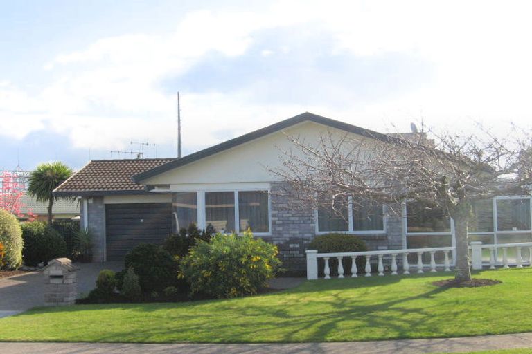 Photo of property in 4 Balmacewen Place, Mount Maunganui, 3116