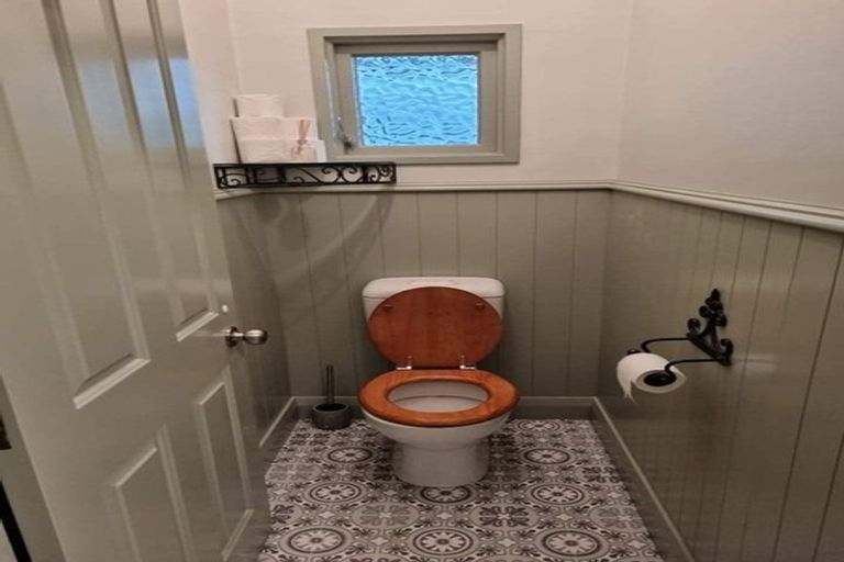 Photo of property in 1 Cossens Street, Balclutha, 9230