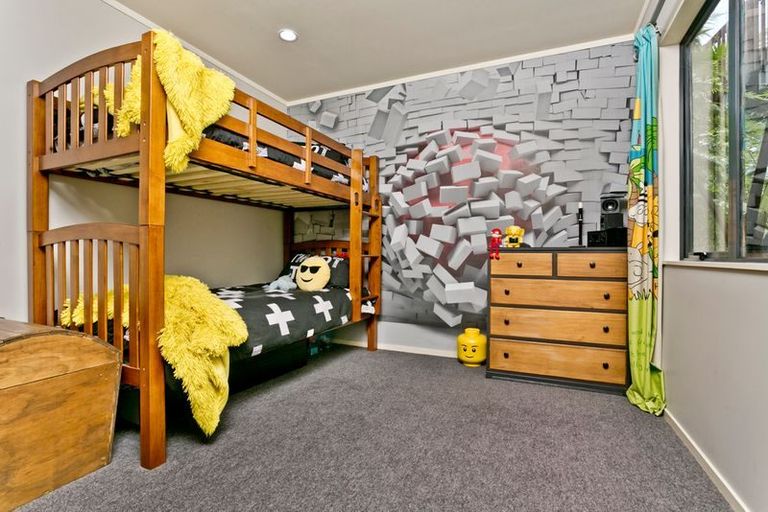 Photo of property in 2/32 Glendhu Road, Bayview, Auckland, 0629