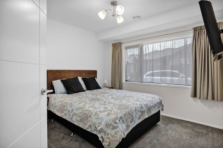 Photo of property in 8 Greenridge Lane, Merrilands, New Plymouth, 4312