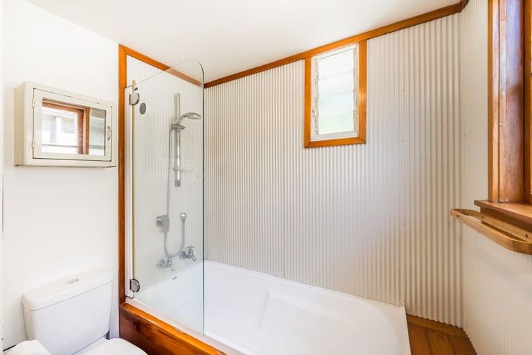 Photo of property in 15 Dale Road, Raumati South, Paraparaumu, 5032