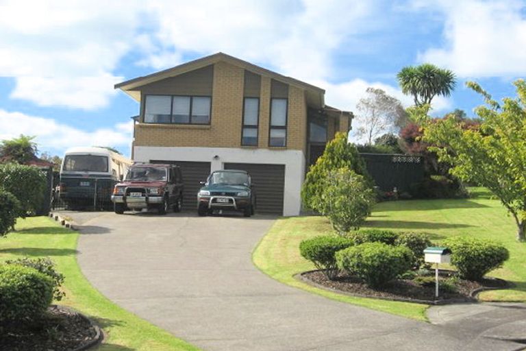 Photo of property in 4 Kincraig Place, Highland Park, Auckland, 2010