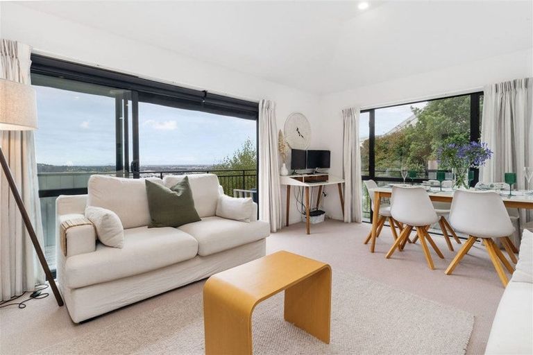 Photo of property in 106 Cannon Hill Crescent, Mount Pleasant, Christchurch, 8081