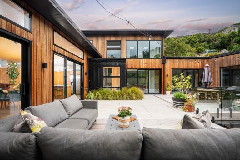 Photo of property in 17 Kim Street, Khandallah, Wellington, 6035