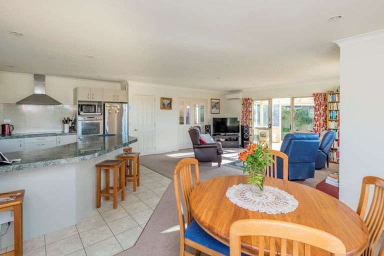 Photo of property in 39 Rutherford Drive, Waikanae Beach, Waikanae, 5036