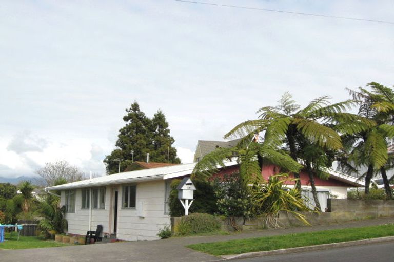Photo of property in 18 Banks Street, Marfell, New Plymouth, 4310