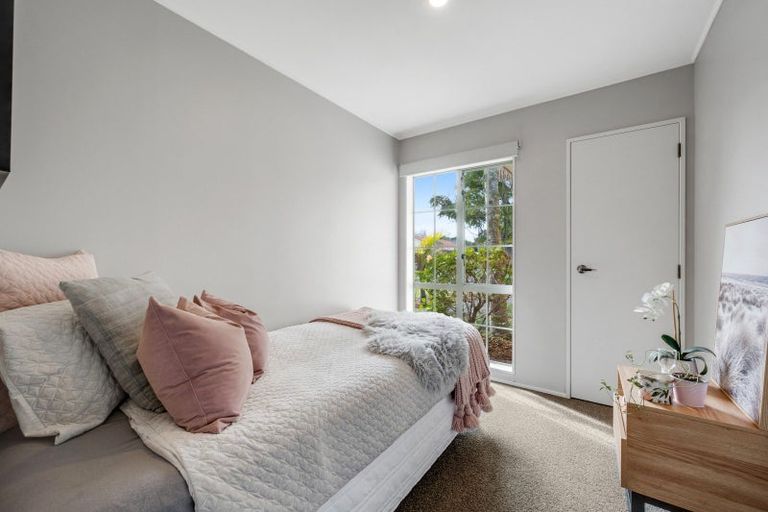 Photo of property in 18 Matterhorn Crescent, Northpark, Auckland, 2013