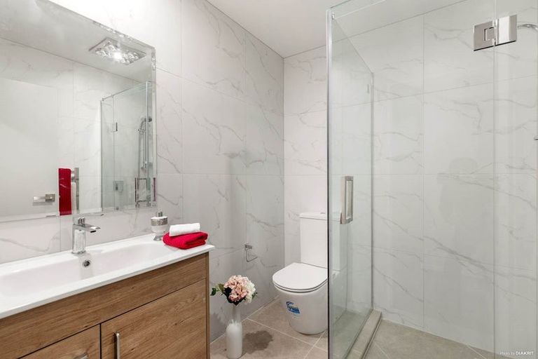 Photo of property in 35 Rutland Road, Stanley Point, Auckland, 0624