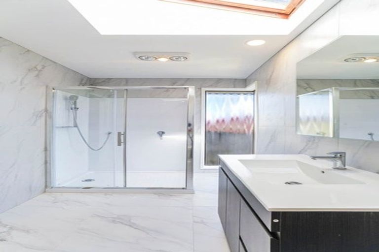 Photo of property in 71 Kennedy Avenue, Forrest Hill, Auckland, 0620