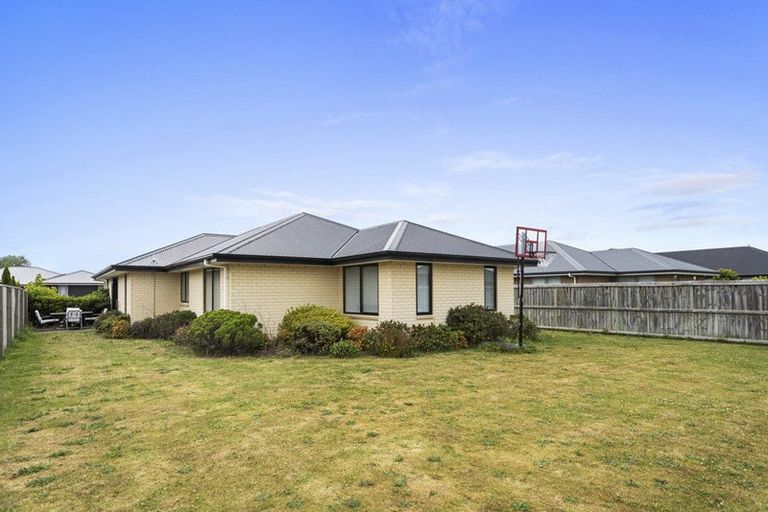 Photo of property in 77 Sutherland Drive, Kaiapoi, 7630