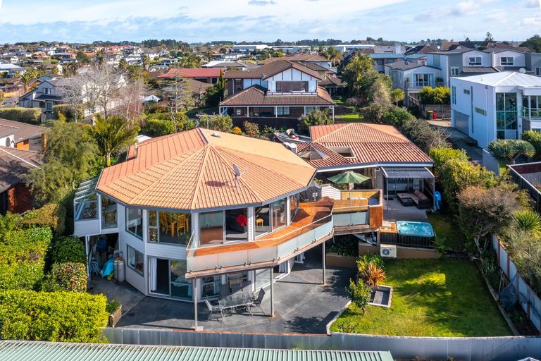 Photo of property in 13 Deanna Drive, West Harbour, Auckland, 0618