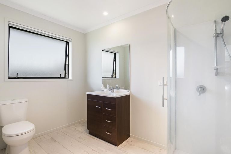 Photo of property in 18 Helenslee Road, Pokeno, 2402