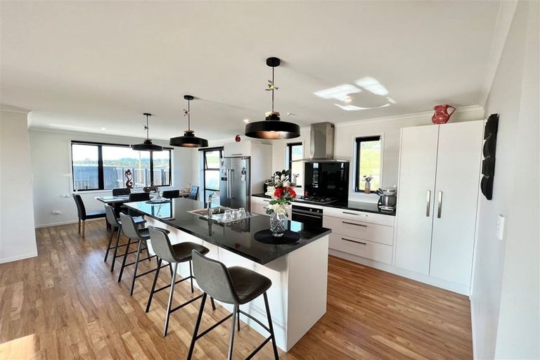 Photo of property in 10 Takutai Terrace, Ruatapu, 7883