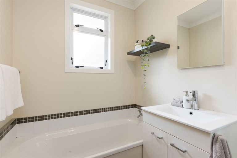 Photo of property in 12 Snowdon Avenue, Terrace End, Palmerston North, 4410