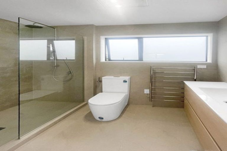 Photo of property in 33 Parkwood Avenue, Westgate, Auckland, 0614