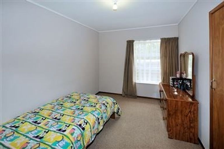 Photo of property in 1/15 Woodall Place, Totara Vale, Auckland, 0627