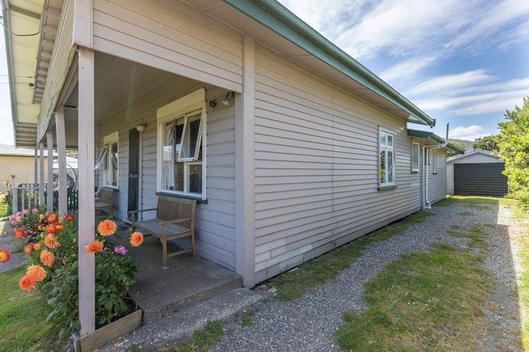 Photo of property in 21 Doyle Street, Blaketown, Greymouth, 7805