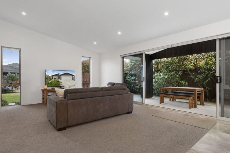 Photo of property in 21 Butterworth Crescent, Papamoa Beach, Papamoa, 3118