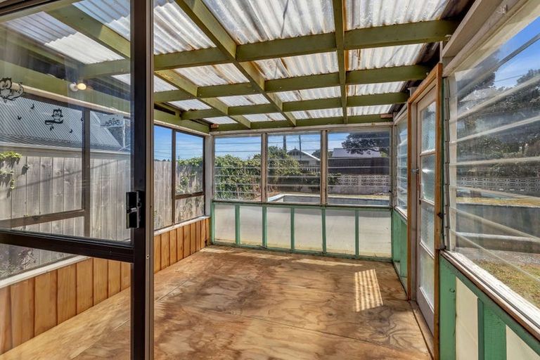 Photo of property in 32 Manuka Street, Castlecliff, Whanganui, 4501