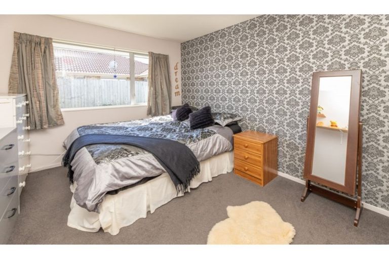 Photo of property in 2 Evergreen Place, Parklands, Christchurch, 8083