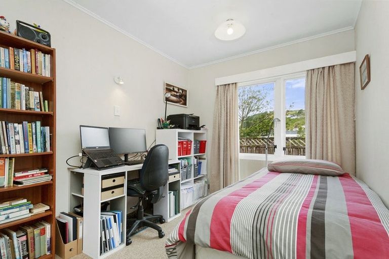 Photo of property in 5 Surrey Street, Tawa, Wellington, 5028