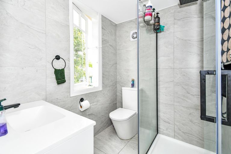 Photo of property in 2c Waiari Road, Conifer Grove, Takanini, 2112