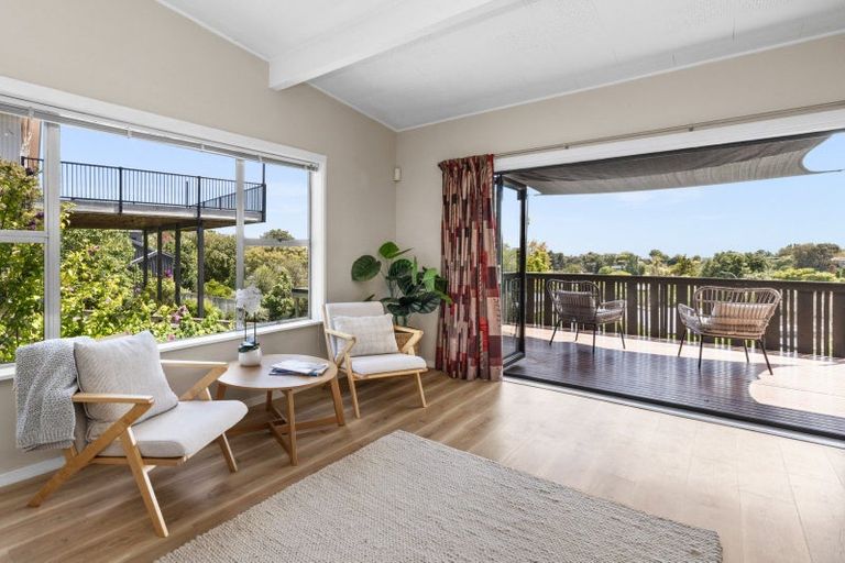 Photo of property in 31 Tauroa Road, Havelock North, 4130