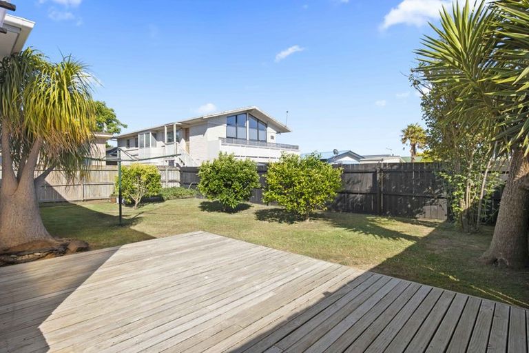Photo of property in 2 Duke Avenue, Pukekohe, 2120