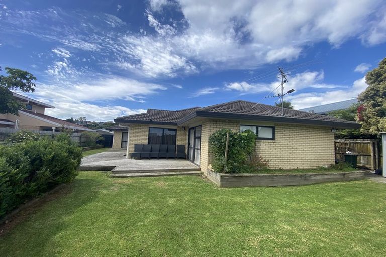 Photo of property in 16 Fremantle Place, Pakuranga Heights, Auckland, 2010