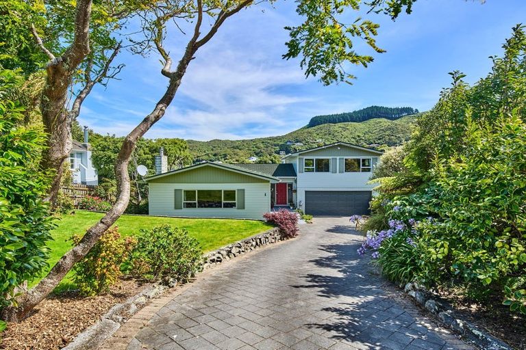 Photo of property in 7 Tui Terrace, Tawa, Wellington, 5028