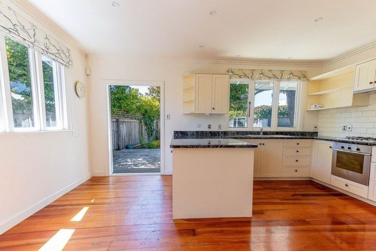 Photo of property in 16 Grey Street, College Estate, Whanganui, 4500