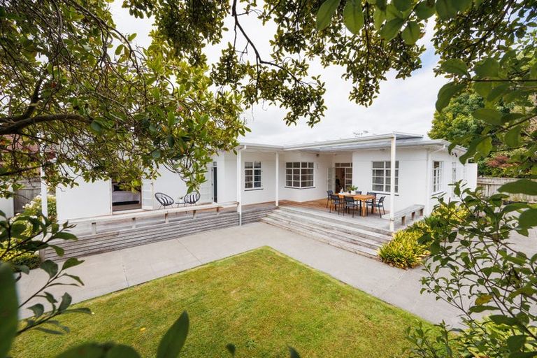 Photo of property in 215a Victoria Avenue, Hokowhitu, Palmerston North, 4410