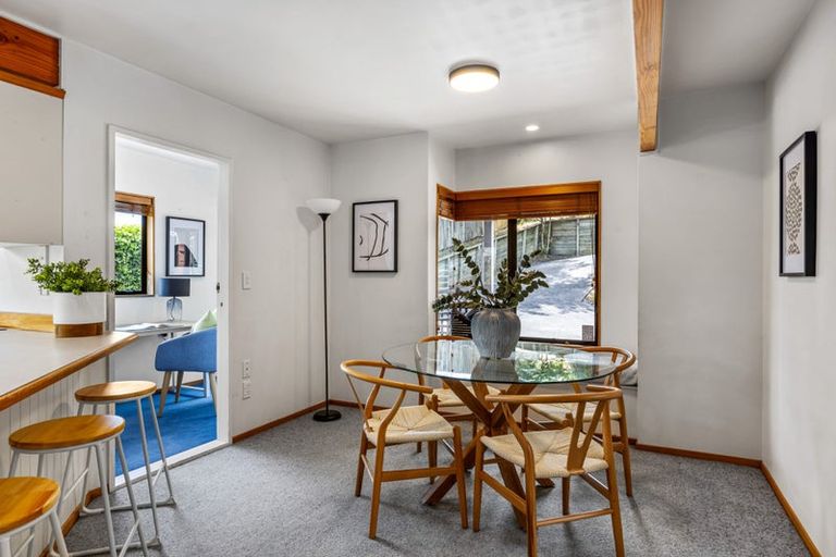 Photo of property in 28 Pohutukawa Avenue, Red Beach, 0932